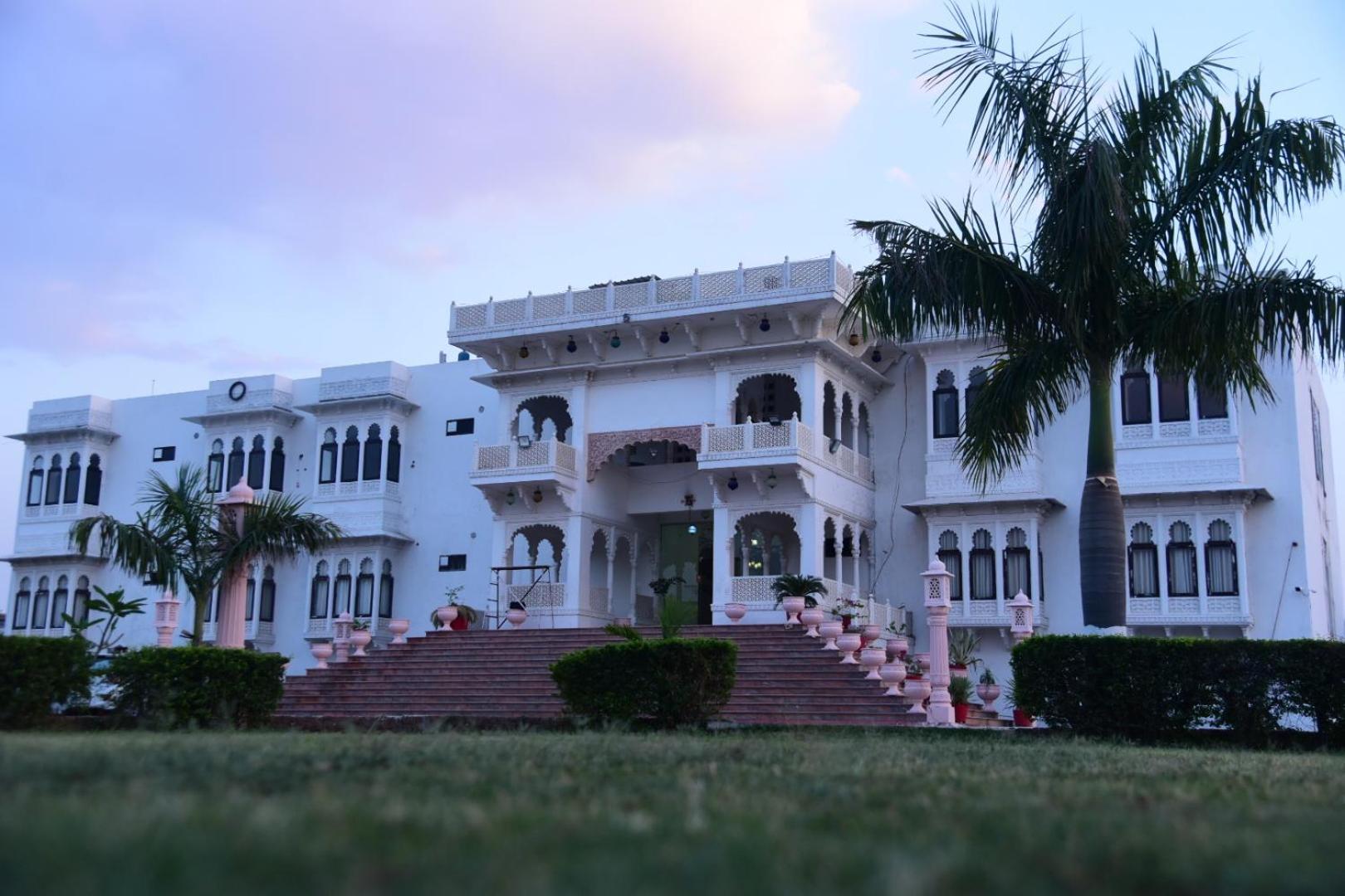 Tej Mahal Palace Bandikui Dış mekan fotoğraf
